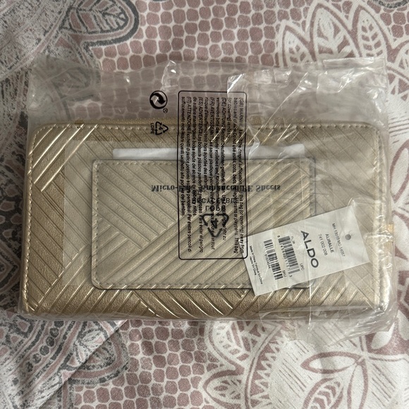 Aldo Textured Tan Wallet with Gold Finish - Picture 4 of 4